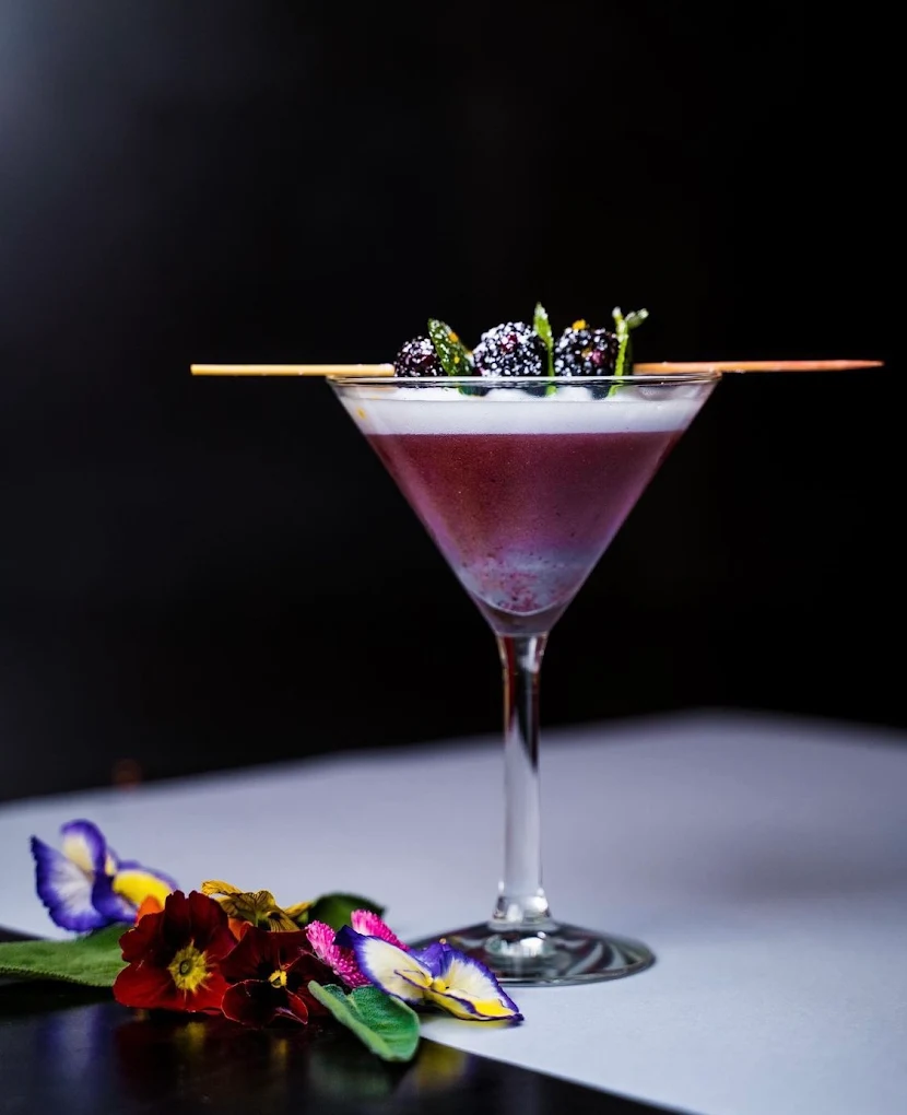Cocktail signature con frutti di bosco